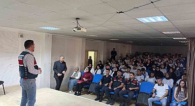 Jandarmadan öğrencilere siber farkındalık ve bilinçlendirme eğitimi