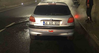 Kahramanmaraş'ta seyir halindeki otomobil yandı