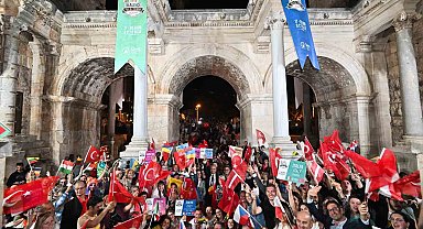 Kaleiçi Old Town Festivali geleneksel korteji Antalya sokaklarını renklendirdi