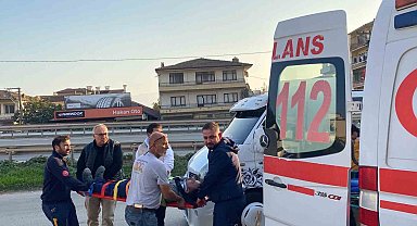 Kamyonete çarpan otomobilin sürücüsü ağır yaralandı