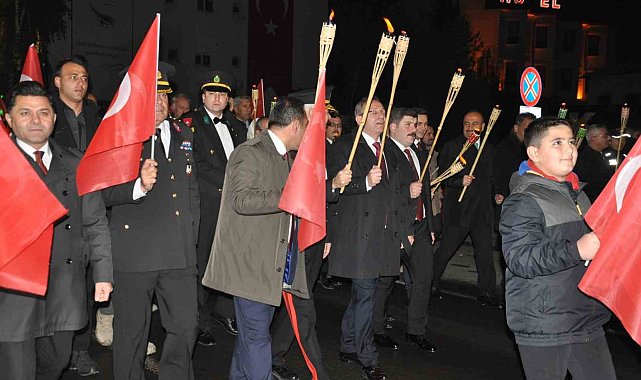 Kars'ta Cumhuriyet yürüyüşü yapıldı