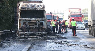 Kazada alev topuna dönen tırda ağır yaralanan sürücü 15 gün sonra hayatını kaybetti