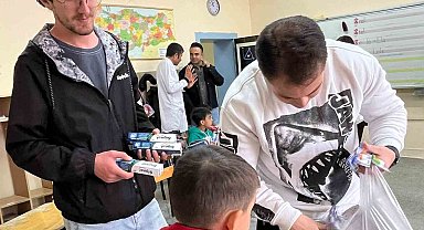 Kent Konseyi, ilkokul öğrencilerine kırtasiye malzemesi dağıttı