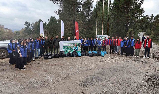 Kent ormanını gönüllüler temizledi
