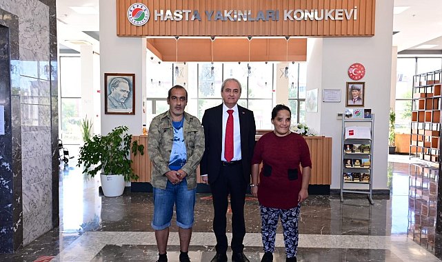 Kepez Belediyesi, çocukları yoğun bakımdayken sokakta kalan olan aileyi konukevine yerleştirdi