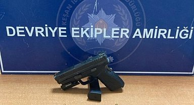 Keşan'da polisin durdurduğu şüpheliden tabanca ele geçirildi