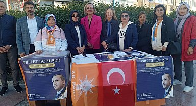 Keşanlılar "Millet Konuşur Lider Dinler" masasına ilgi gösterdi