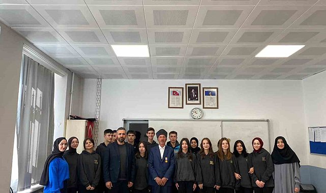 Kıbrıs Gazisi Kansoy öğrencilerle bir araya gelerek önemli nasihatlerde bulundu