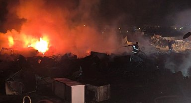 Kızıltepe'de hurdalık alanda çıkan yangın söndürüldü