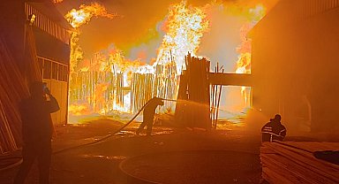 Kızıltepe'deki Direkhane yangını söndürüldü 