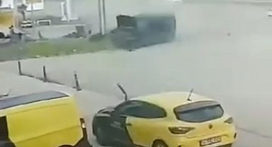 Kontrolden çıkan araç önce araca, sonra yakıt istasyonuna daldı