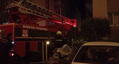 Konya'da balkonda mahsur kalan kedi kurtarıldı