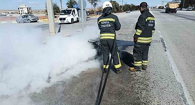 Konya'da yanan motosiklet hurdaya döndü