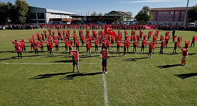 Kula, Salihli ve Turgutlu kırmızı beyaz renklere büründü