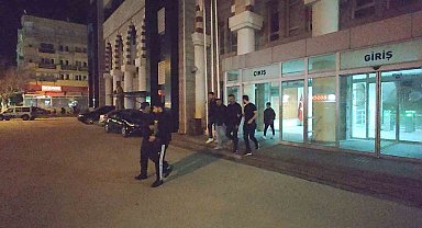 Kuşadası'nda polis ekipleri göçmen kaçakçılarına göz açtırmıyor