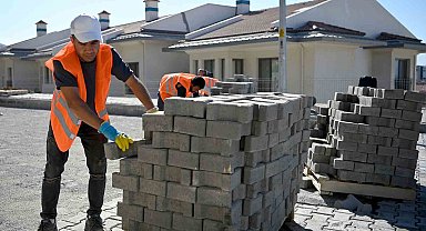 Kuşadası'nda yol yapım çalışmaları Türkmen Mahellesi'ne yoğunlaştı