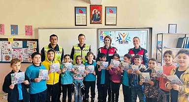 Kütahya'da öğrencilere trafik güvenliği ve suçtan korunma yöntemleri semineri