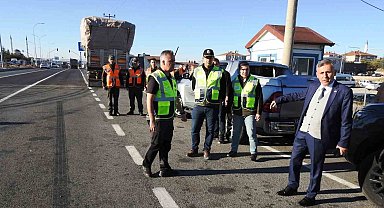 Kütahya'da orman emvali yüklü araçlara mobil denetim