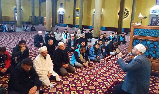 Kütahya'da üniversite öğrencileri sabah namazında buluştu