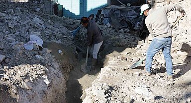 Kütahya'nın Andız Mahallesi'nde deforme olan içme suyu hattı yenileniyor