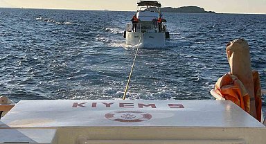 Makine arızası yapan 15 metrelik tekneyi KIYEM ekipleri kurtardı