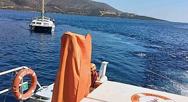 Makine arızası yapan Katamaran tekneyi KIYEM ekipleri kurtardı