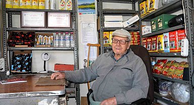 Manisa'da 82 yıllık esnaf çalışma azmiyle göz dolduruyor