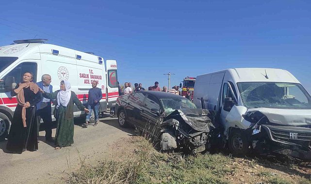 Mardin'de minibüs ile otomobil çarpıştı: 1 yaralı