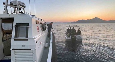 Marmaris'te 17 düzensiz göçmen kurtarıldı, bir göçmen kaçakçısı yakalandı