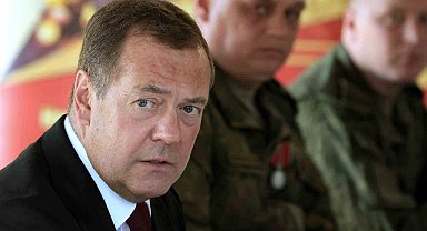 Medvedev'den Gürcistan Cumhurbaşkanı Zurabişvili'ye: "Tutuklanmalı"