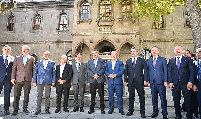 Memduh Büyükkılıç Öğretmenler Odası'nda