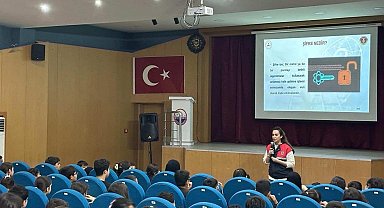 Mersin'de jandarmadan öğrencilere siber farkındalık eğitimi