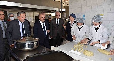 Meslek Lisesi öğrencileri hem üretiyor, hem satıyor