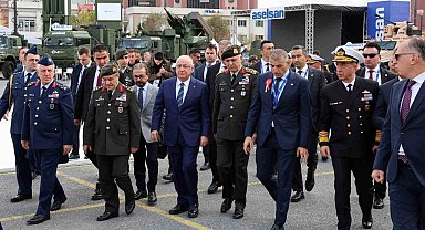 Milli Savunma Bakanı Güler, SAHA EXPO'da stantları gezdi
