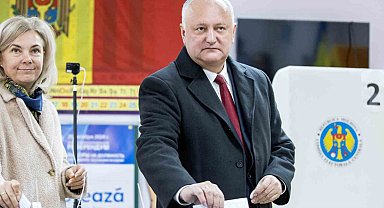 Moldova'da cumhurbaşkanlığı seçimi ve AB katılım referandumu için sandık başına gidildi