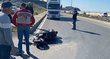 Motosiklet sürücüsü dönüş yapmak isterken tır çarptı