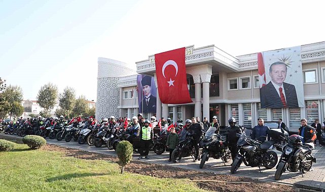 Motosiklet turuna yüzlerce kişi katıldı