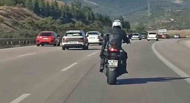 Motosiklet üzerinde dans edip kilometrelerce ilerledi