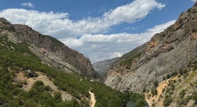 Munzur Nehri'ne akan kanalizasyona karşı imza kampanyası başlatıldı
