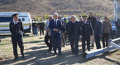 Muş Valisi Avni Çakır tren kazasının olduğu bölgeye gitti