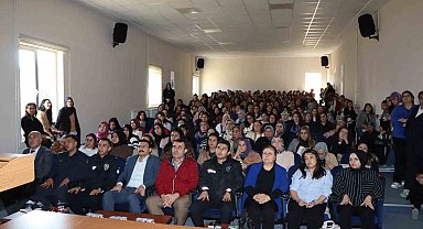 Öğrenci ve velilere uyuşturucu ile mücadele anlatıldı