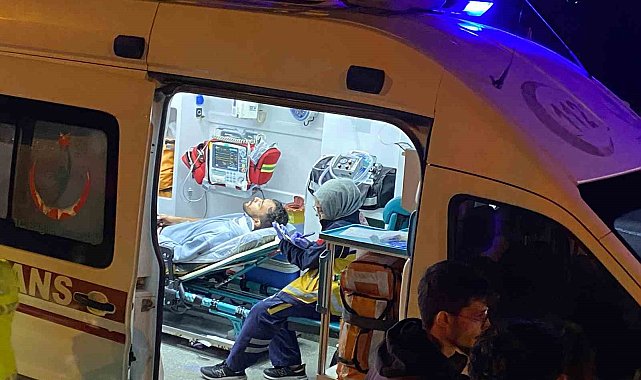 Önünde seyreden otomobile çarptı: 1'i çocuk 5 yaralı