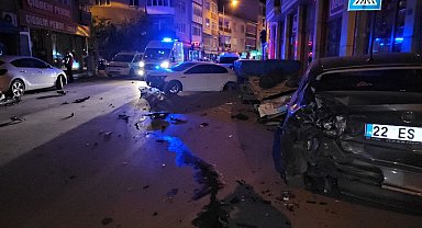 Ortalığın savaş alanına döndüğü kaza kameraya yansıdı