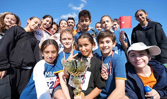 Ortaokul öğrencileri 101. Yıl Cumhuriyet Koşusu'nda buluştu
