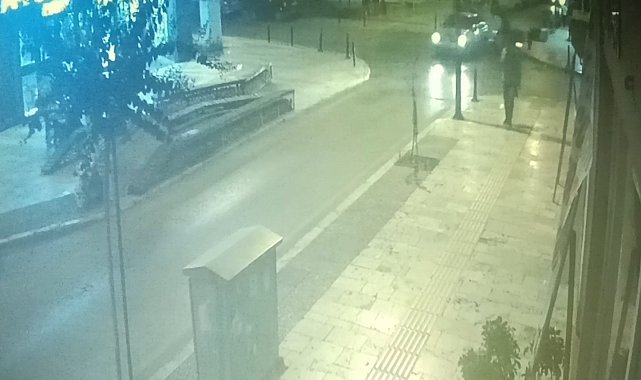 Otomobil ile çarpışan motosikletin sürücüsü kask sayesinde hafif yaralandı