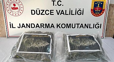 Otomobildeki valizin içinden uyuşturucu çıktı
