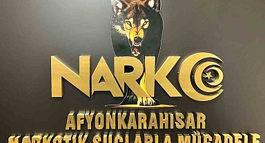 Otomobilin çamurluğuna zulalanan 4 kilo esrarı polis buldu