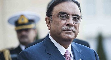 Pakistan Cumhurbaşkanı Zardari'nin bacağı kırıldı
