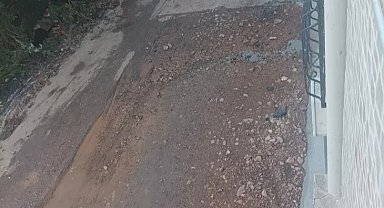 Panayır Mahallesi'nde patlayan su boruları isyan ettirdi