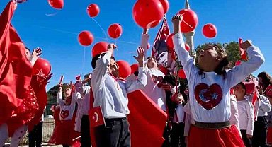 Patnos Sağrıca Köyü ilkokulu öğrencileri Cumhuriyetin 101. yılını coşkuyla kutladı